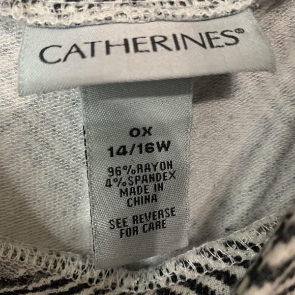 XL or 0X Catherine’s Black N Gray Checkered Stretchy Top Peekaboo Shoulders - Picture 5 of 6